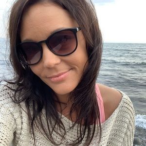 Meet your Posher, Hillary